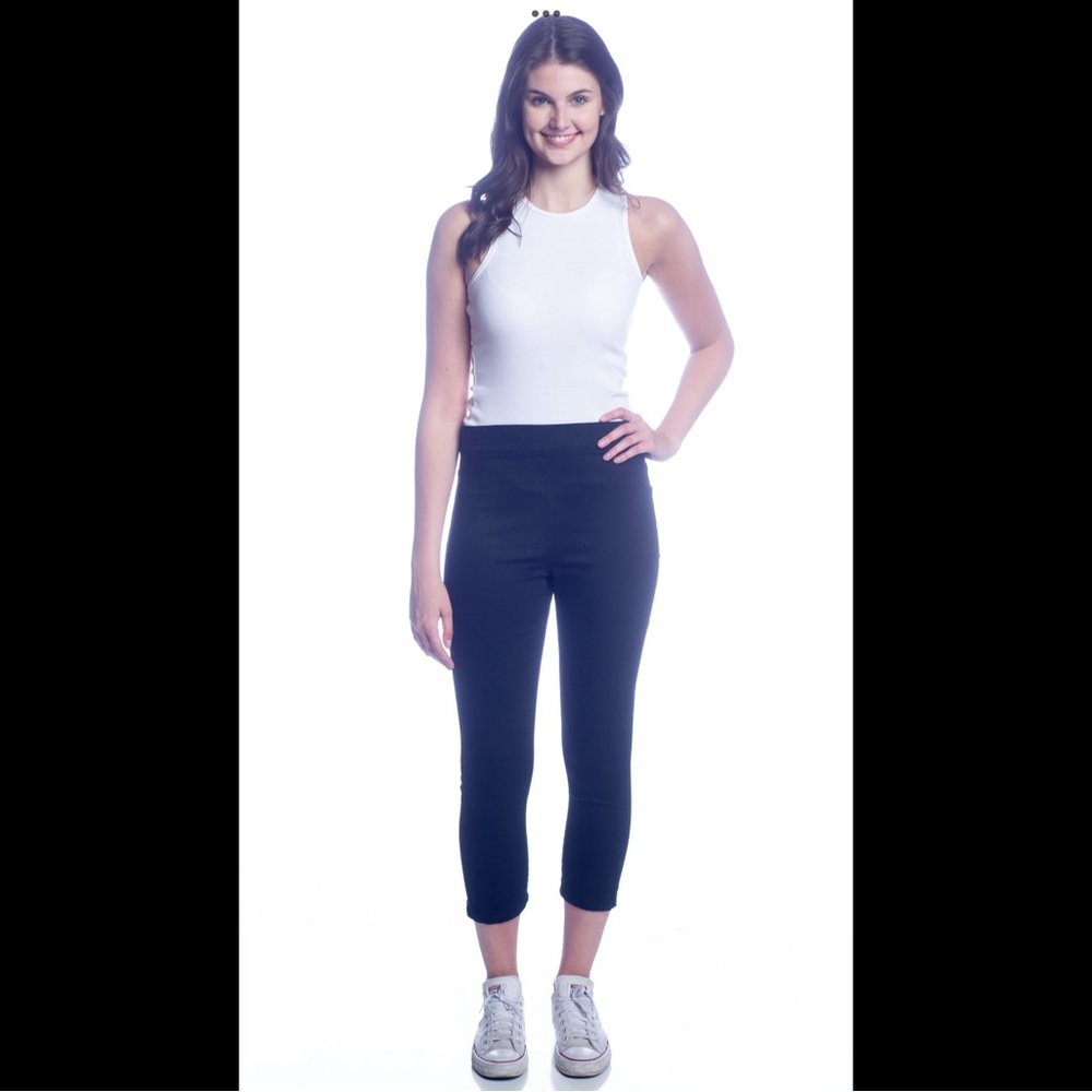 Stretch Denim Pull-On Crop Capri-Black
